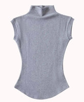 Blusa Modal  Gola  Alta Regata em poliéster elástico, design slim fit sem mangas e gola alta, perfeita para várias ocasiões.